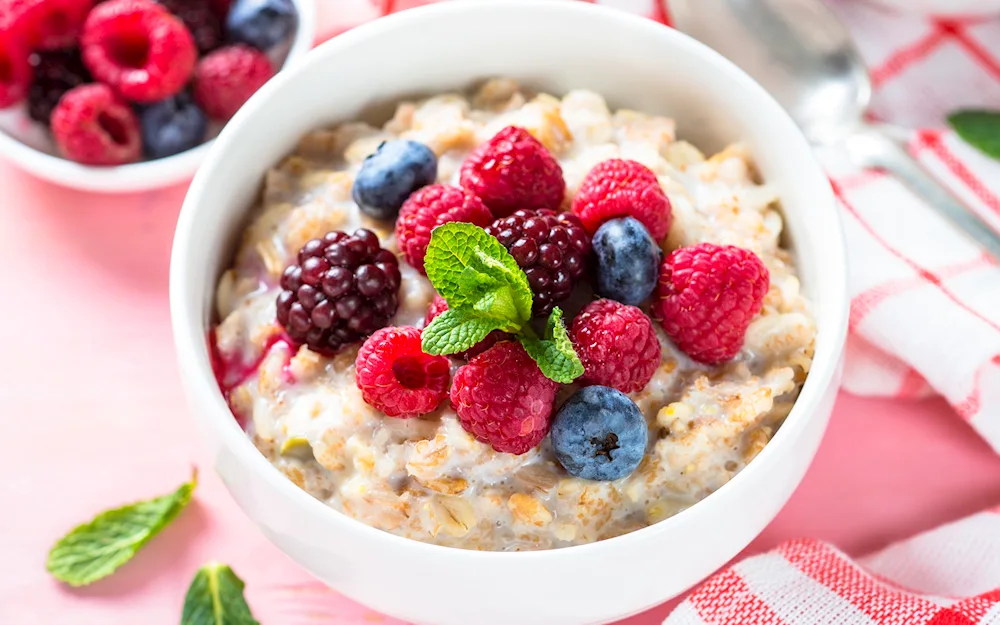 Hercules porridge with berries