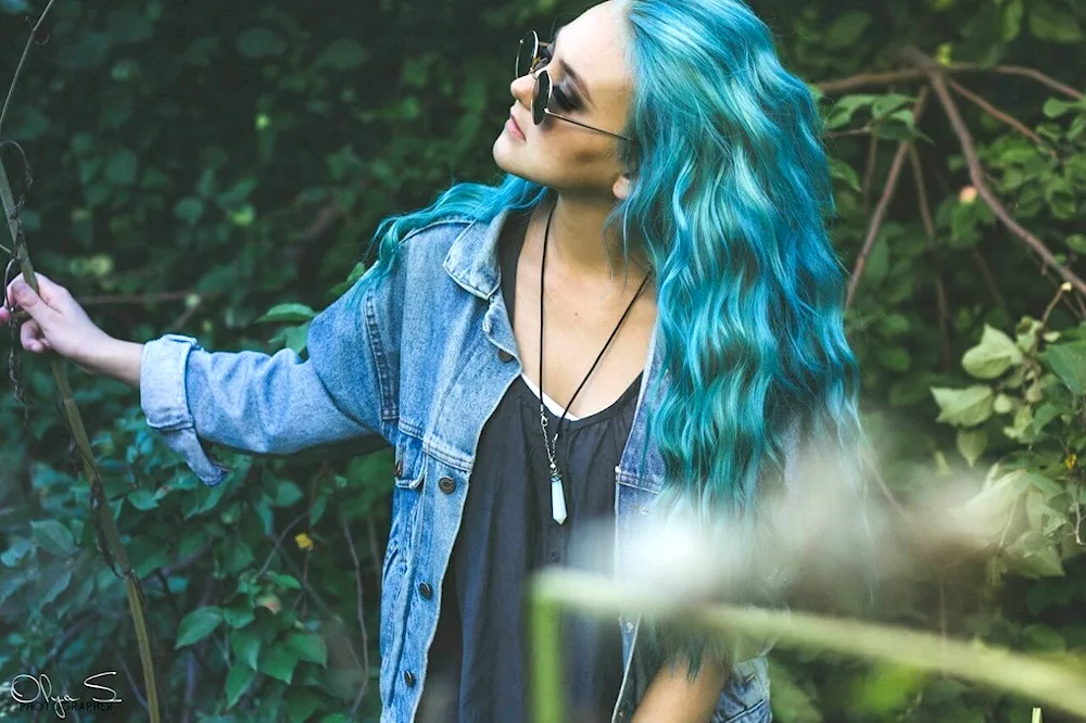 Gloria McFean with blue hair