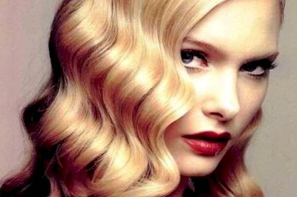 Hollywood wave hairstyle for long hair