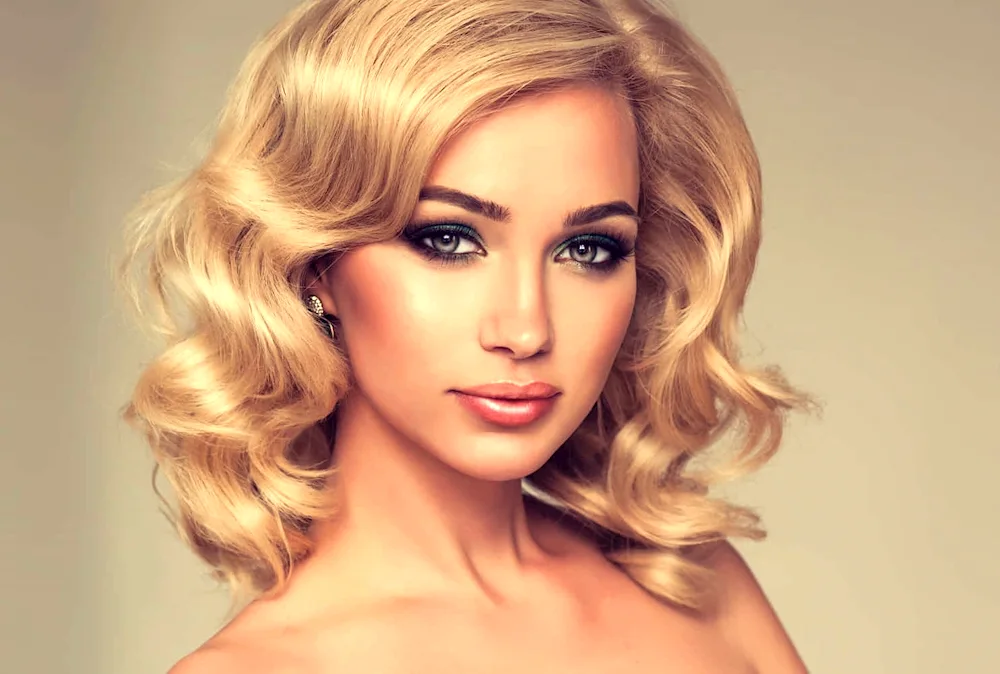 Hollywood curls on medium hair blonde