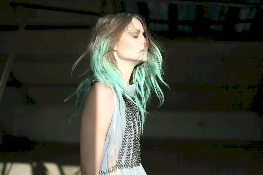 Coloured hair ends