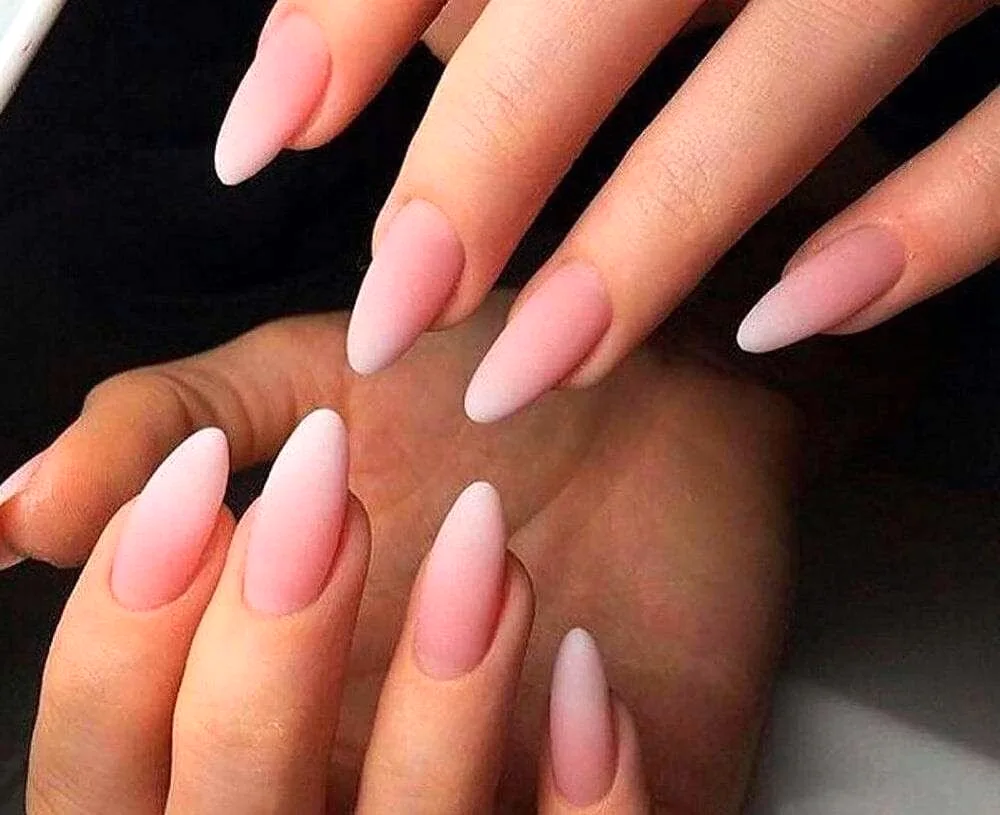 Nude manicure 2024 on almond