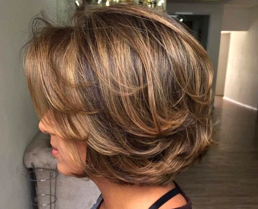 Graduated Messy Bob Kaskad