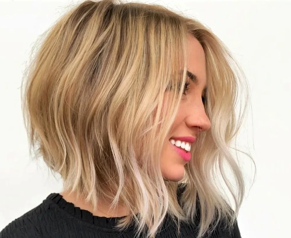 Graduated Messy Bob Cascade