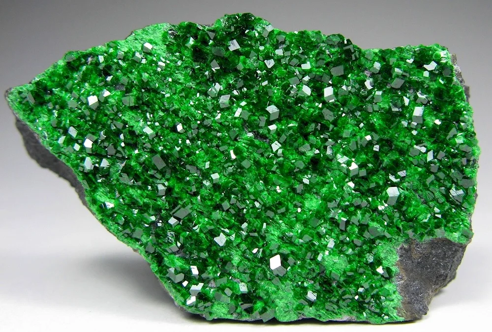 Granate mineral uvarovite