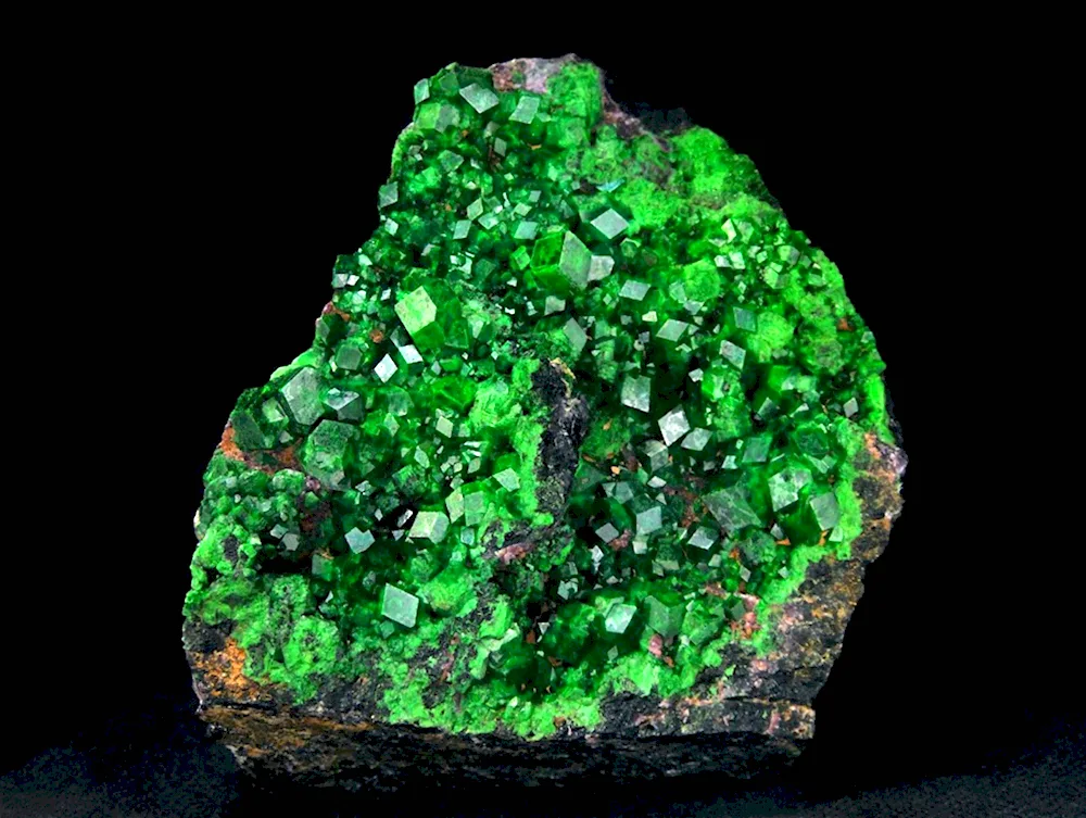 Granate mineral uvarovite