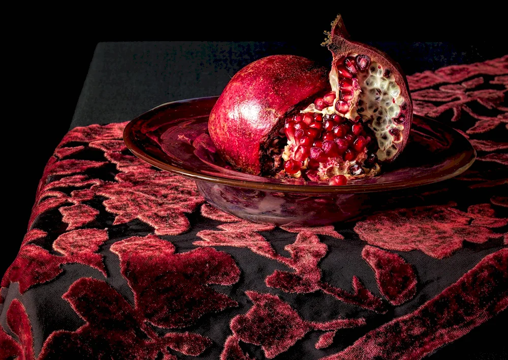 Pomegranate cheeseball