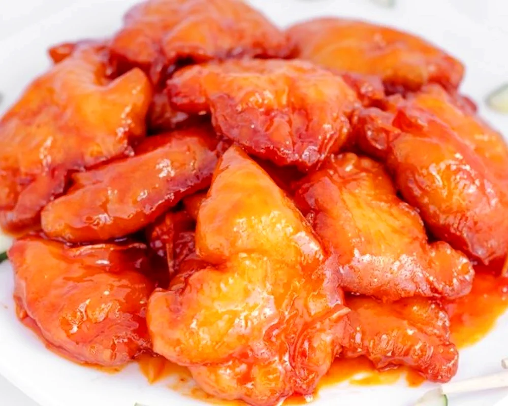 Peking chicken in sweet and sour sauce