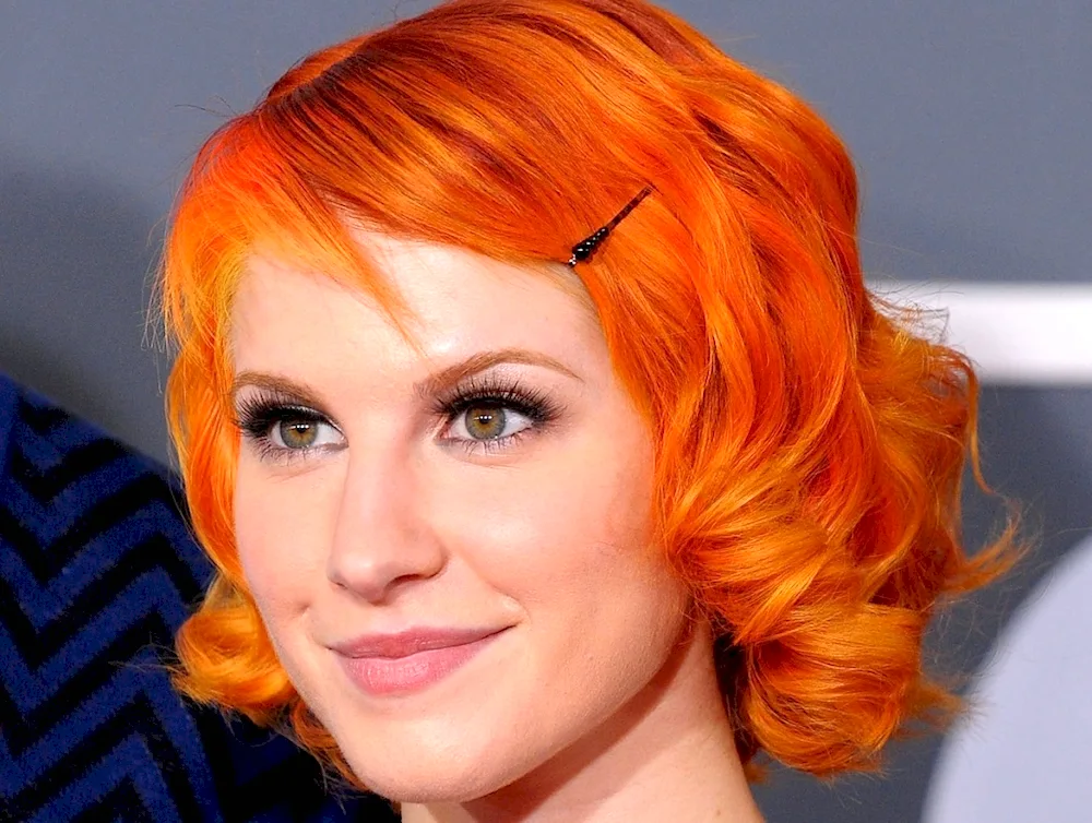 Hayley Williams short haircut