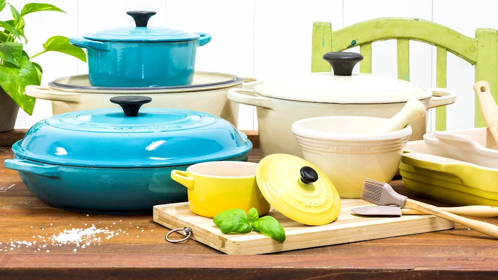 Bright dishes for kitchen