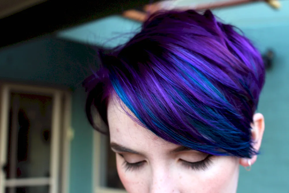 Bright colouring on short hair