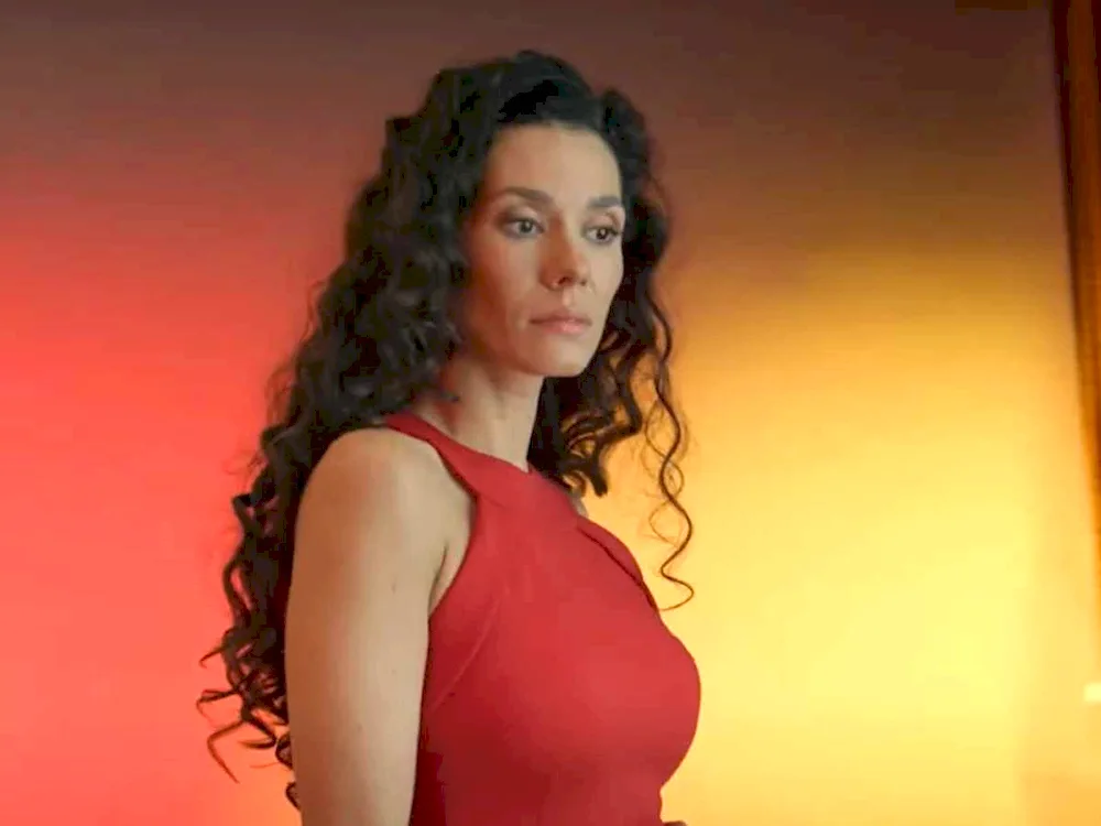 Yaroslava Yelisey Ivanko photo in the studio in a red dress