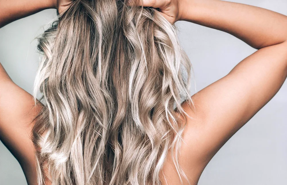 Complicated colouring for medium hair