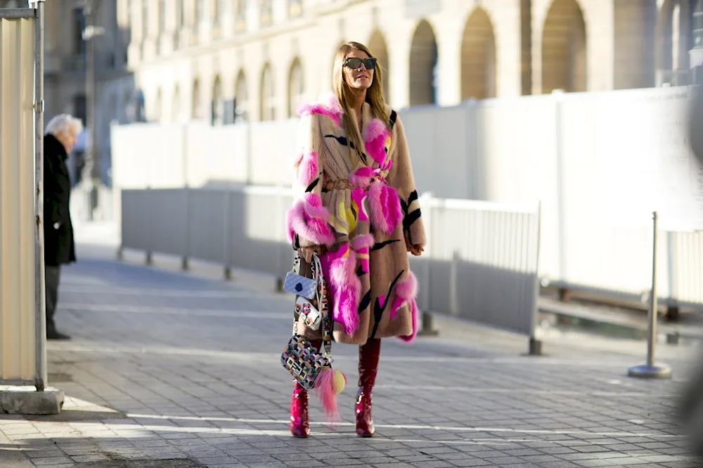 Italian women on the streets of Milan