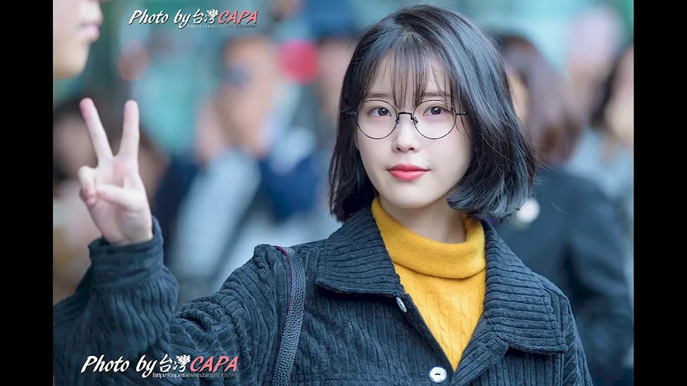 IU short hair