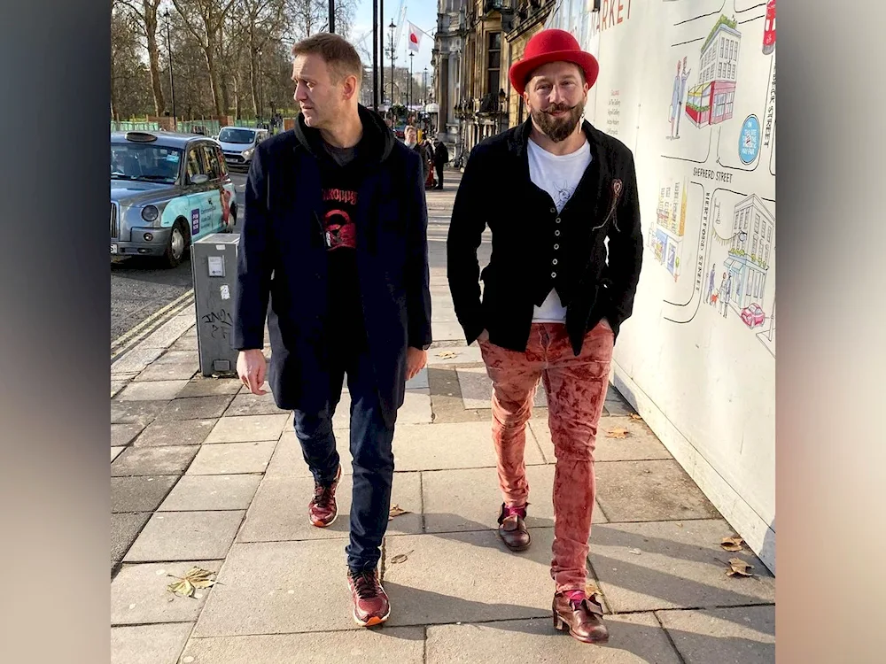 Stylish people on the streets