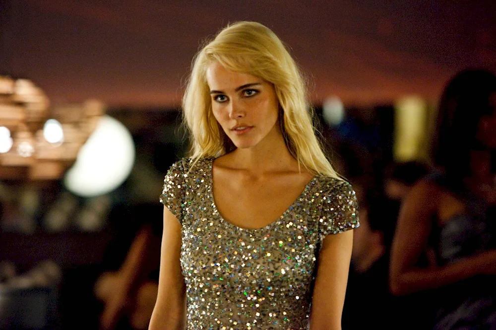 Isabel Lucas loft