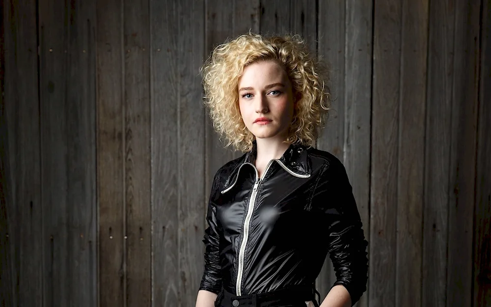 Julia Garner