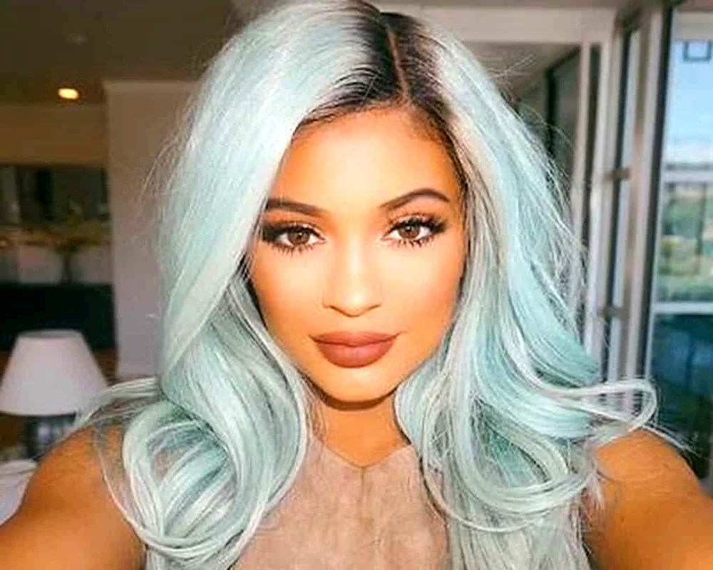 Makeup for ashy hair