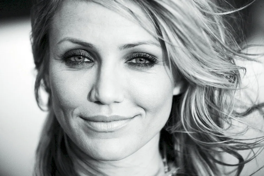 Cameron Diaz as a young woman