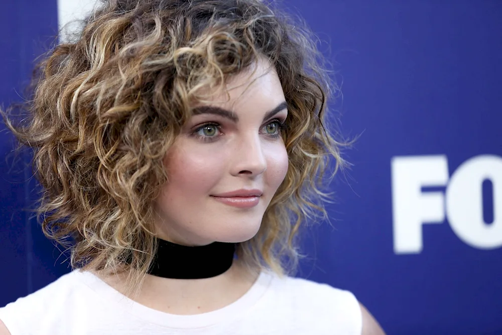 Curly Clara
