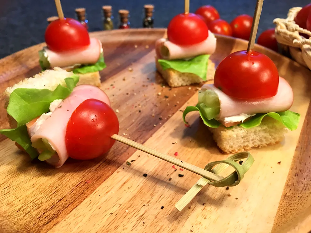 Kanape feta cherry olives