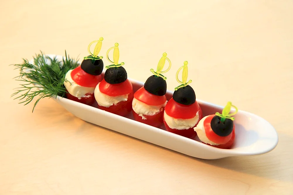Canapé mozzarella with cherry