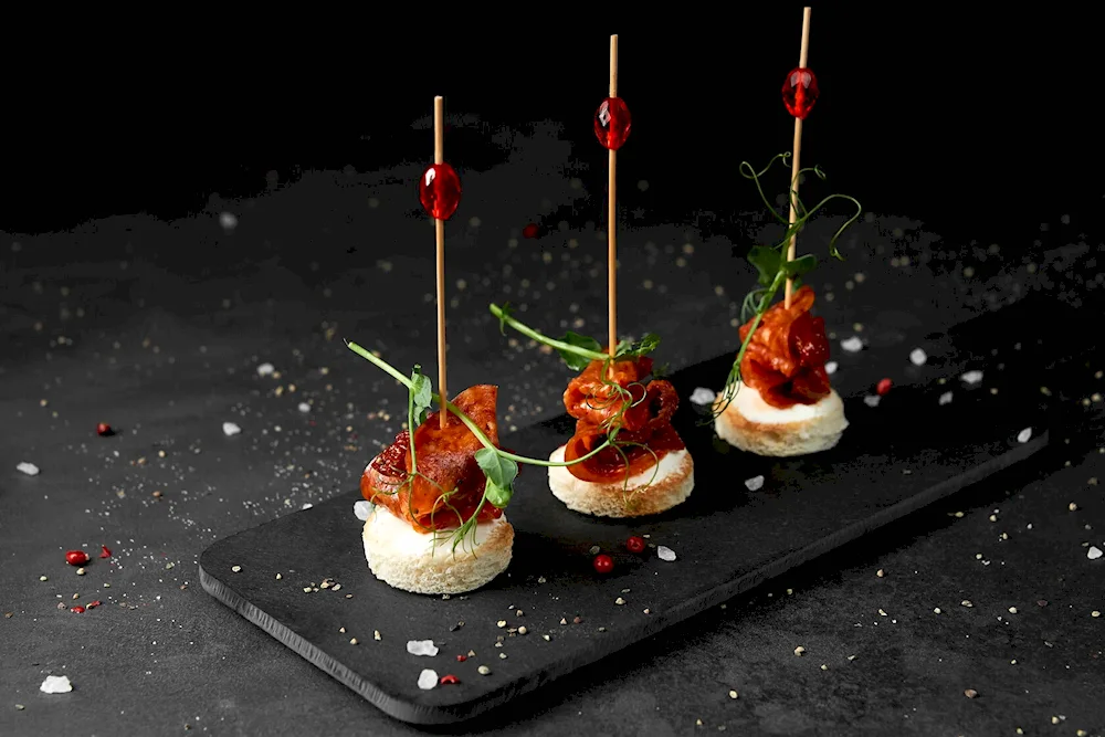 Canapé mozzarella with cherry