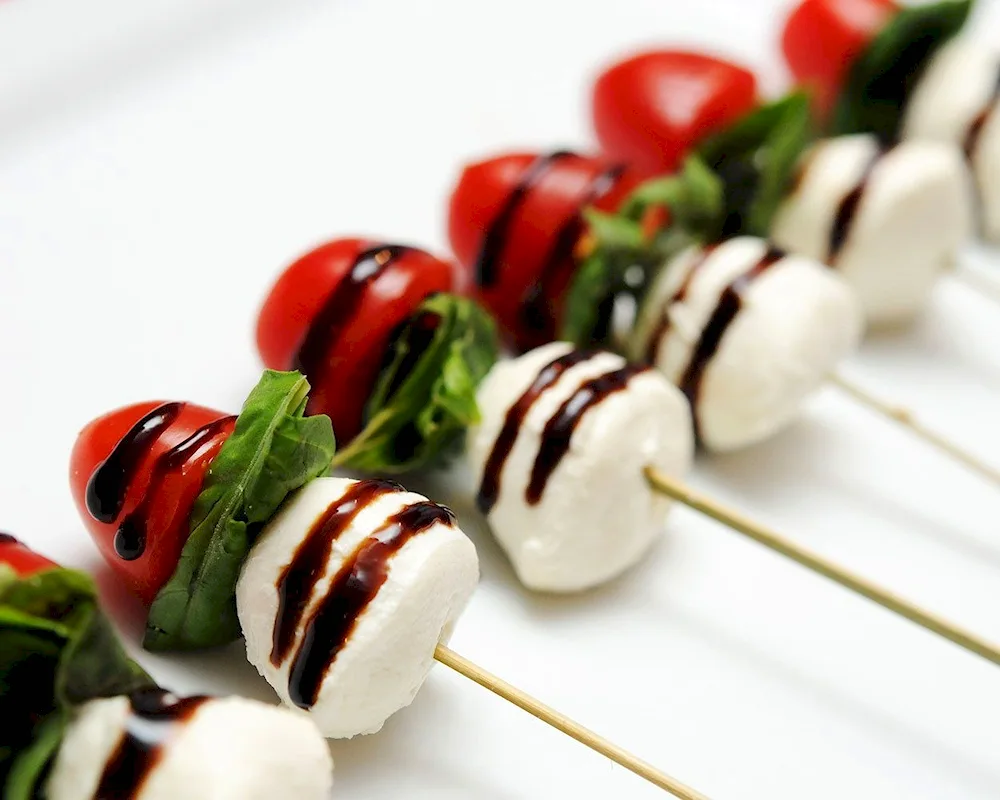 Kanape cherry mozzarella olives