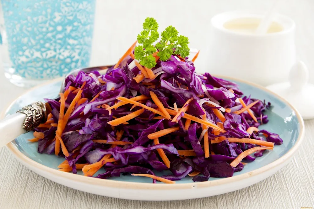 Red cabbage with corn