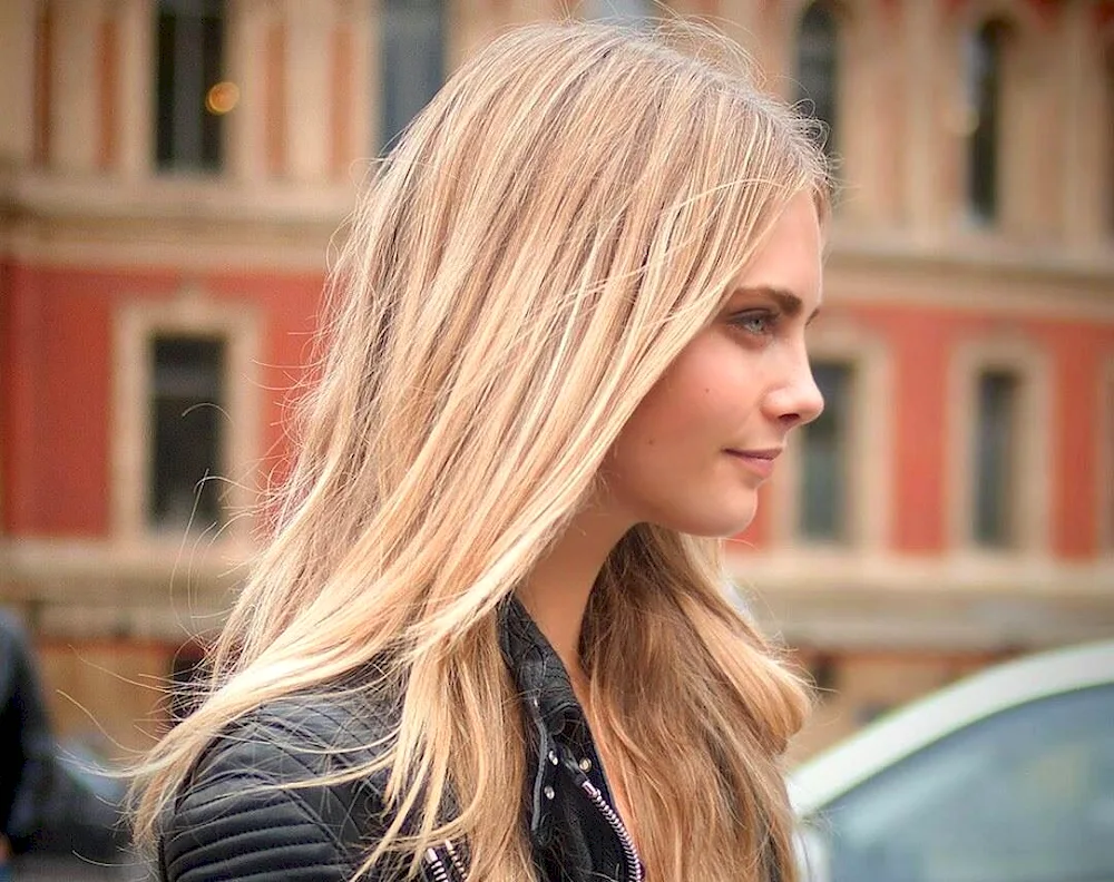 Cara Delevingne straw blond
