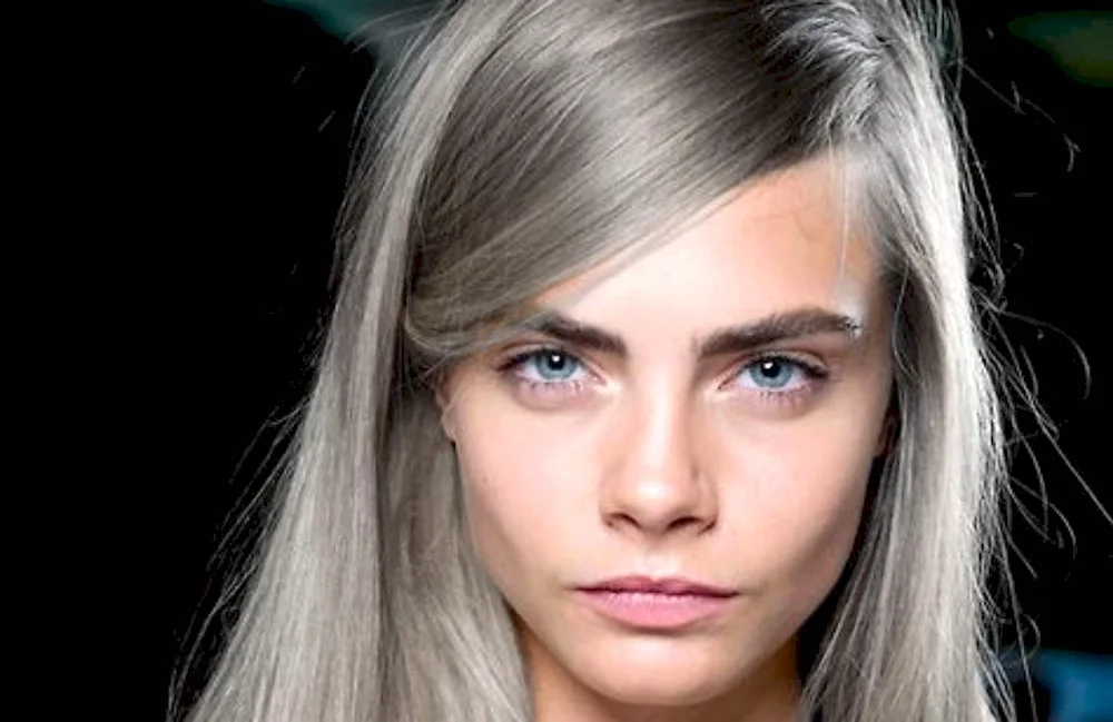 Cara Delevingne ashy blond