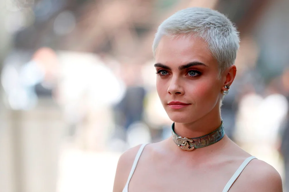 Natalie Portman bald