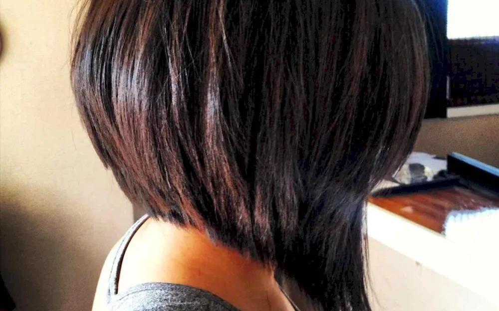 Gradyrovannoe bob haircut with short back of the head