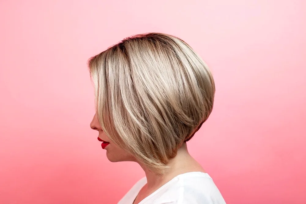 ‘Bob’ or ‘Bob-Kare’ with elongated strands.