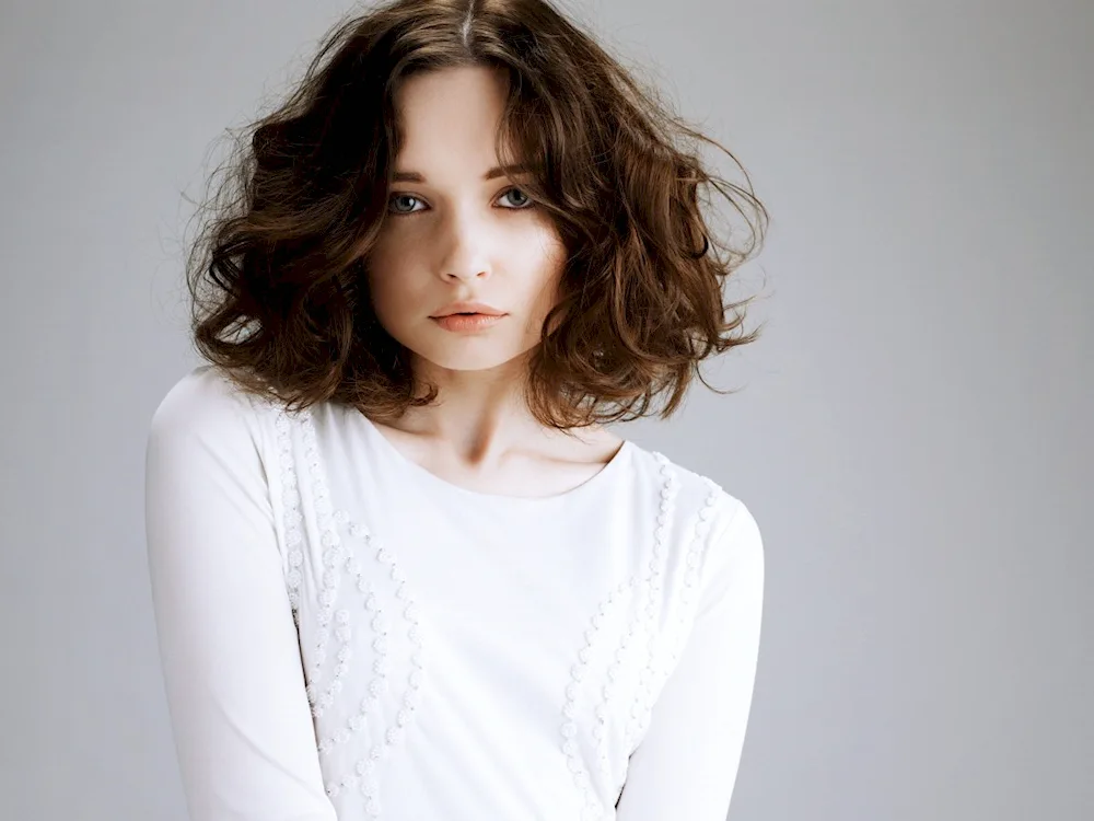 Emily wavy bob