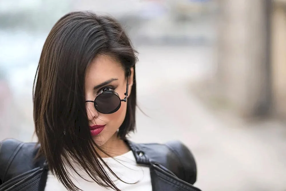 Kare haircut Long bob