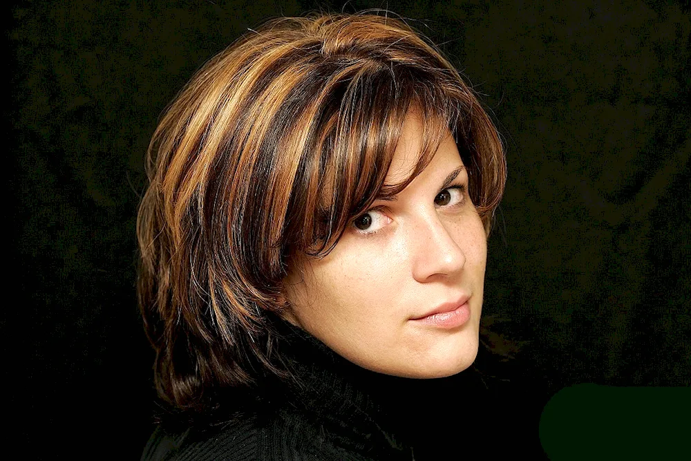 Difficult colouring for short hair