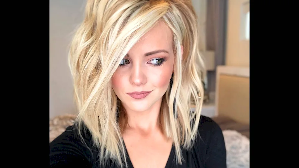 Kare long blond kare haircut