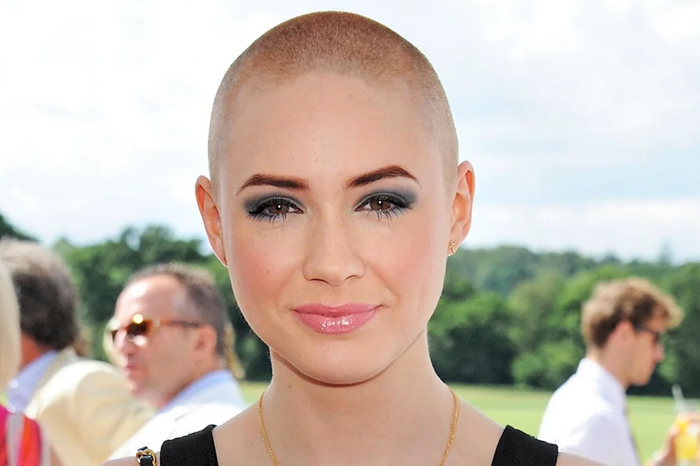 Karen Gillan bald