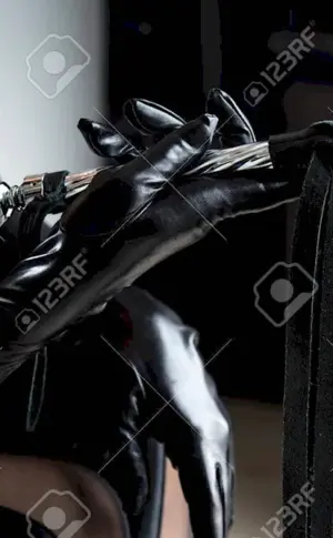 Carla Guccino in leather gloves