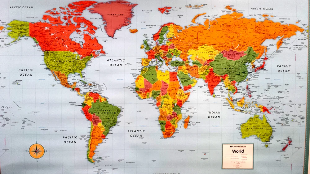 Political map of the world with countries large in Russian in good