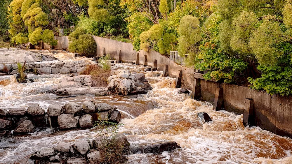 Stream with cascade