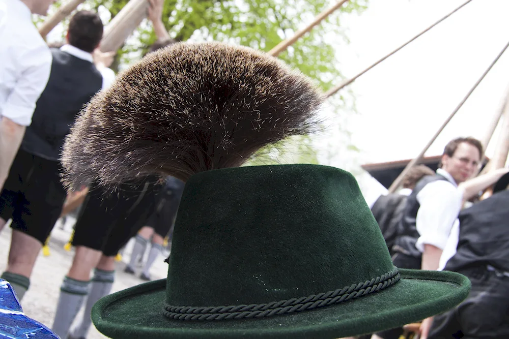 Jason Statham in eight-buckle hat