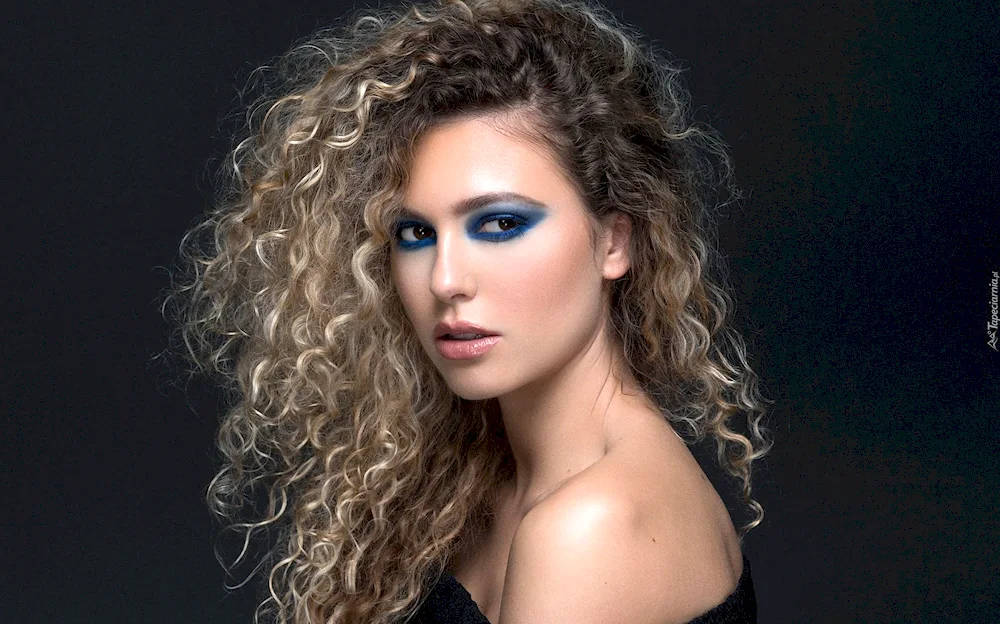 Katya Vasilenko curls