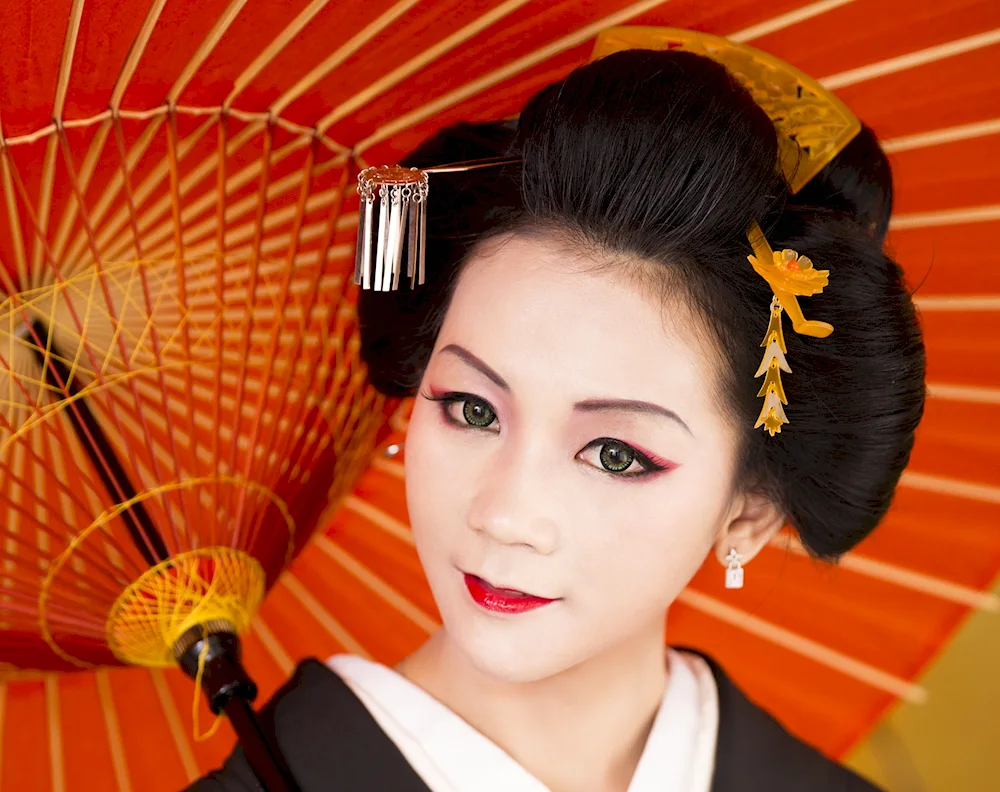 Makeup of Geisha Maiko