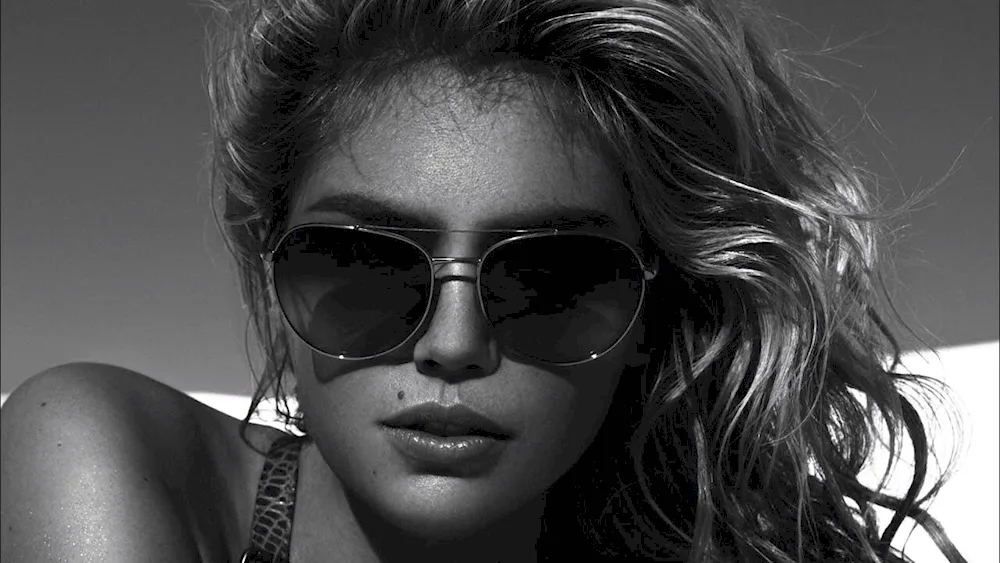 Kate Upton in sunglasses