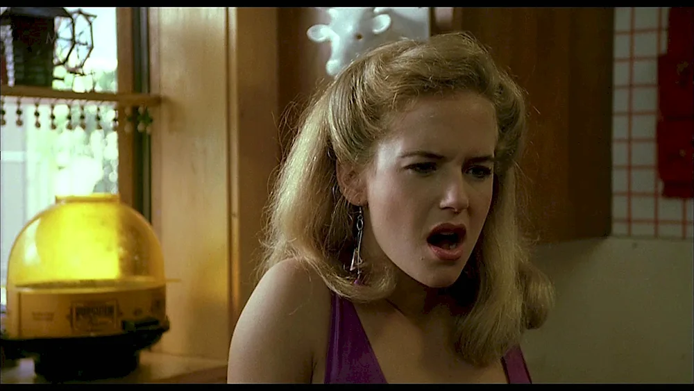 Kelly Preston in the film Gemini