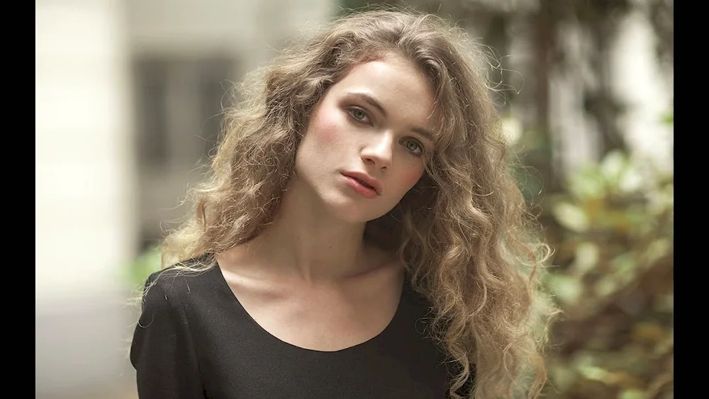 Curly Heir