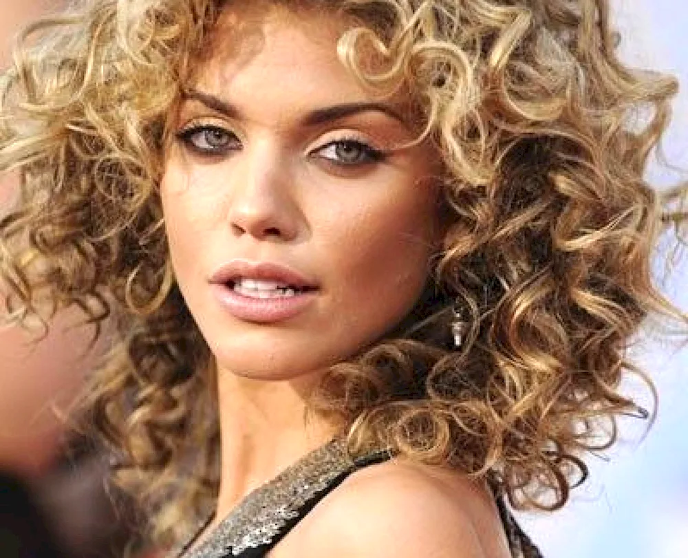 Afro curls hairstyle for curly hair